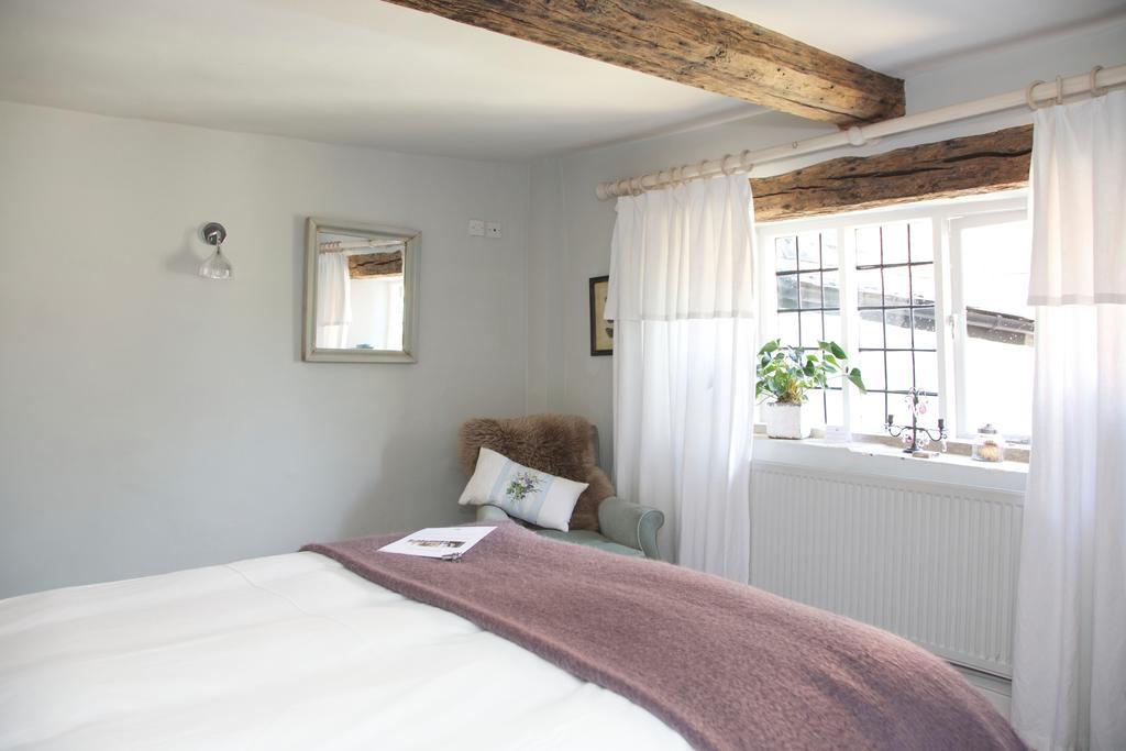 The Lion Inn Winchcombe Room photo